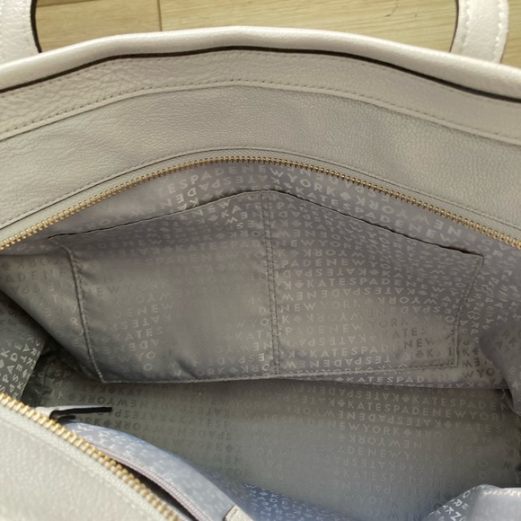 Grey Kate Spade bag with white stitching and zipper top - Picture 7 of 7